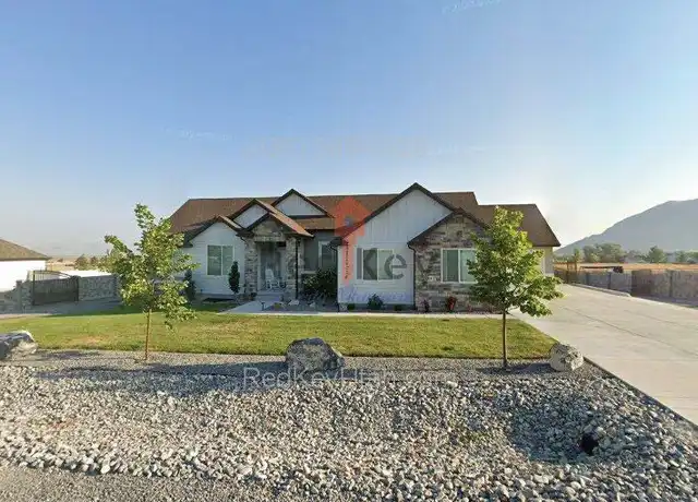 Property at 1313 E Adobe Rock Dr Unit B, Lake Point, UT, 84074, 2 beds, 2 baths, [object Object]