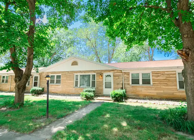 Property at 1007 Elizabeth Dr Unit E, Valparaiso, IN, 46383, 2 beds, 1.5 baths, [object Object]