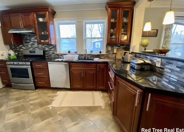 Property at 98 Whitford St, Roslindale, MA, 02131, 2 beds, 1 bath, [object Object]