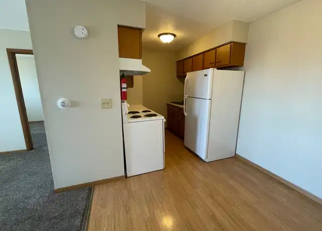 Property at 1307 7th Ave Unit 17, Belle Plaine, IA, 52208, 1 bed, 1 bath, [object Object]