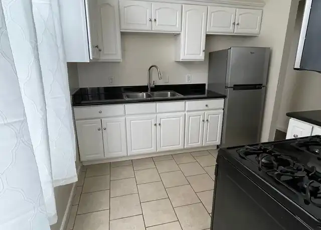 Property at 1750 10th St Unit B, Oakland, CA, 94607, 1 bed, 1 bath, [object Object]