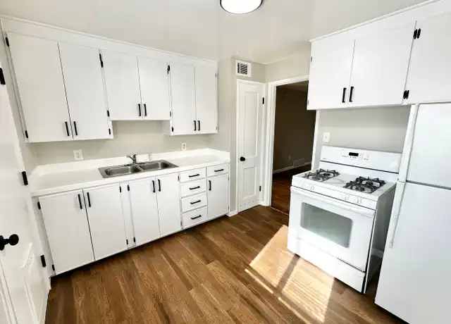 Property at 433 Glen View Ct, Colorado Springs, CO, 80904, 2 beds, 1 bath, [object Object]