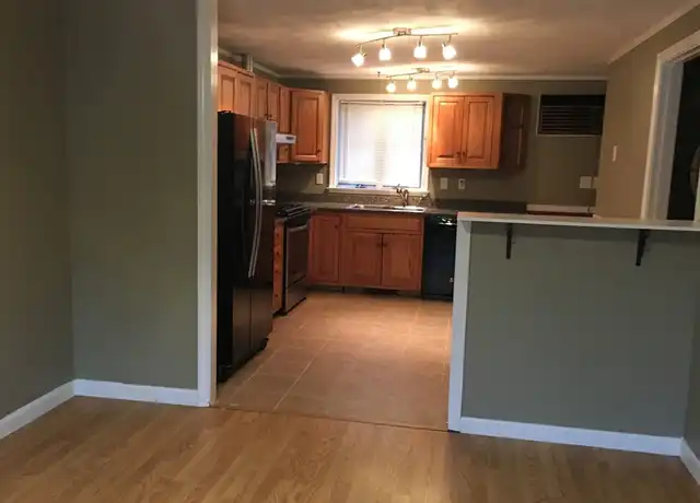 Property at 7 Heidi Ln, Billerica, MA, 01821, 2 beds, 1 bath, [object Object]