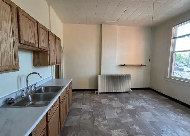 Property at 611 Ohio St Unit 611-1/2 (B2-330), Terre Haute, IN, 47807, 2 beds, 1 bath, [object Object]