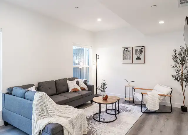 Property at 1600 West 35th Street - 1600 W 35th St, Los Angeles, CA, 90018, 1 bed, 1 bath, [object Object]