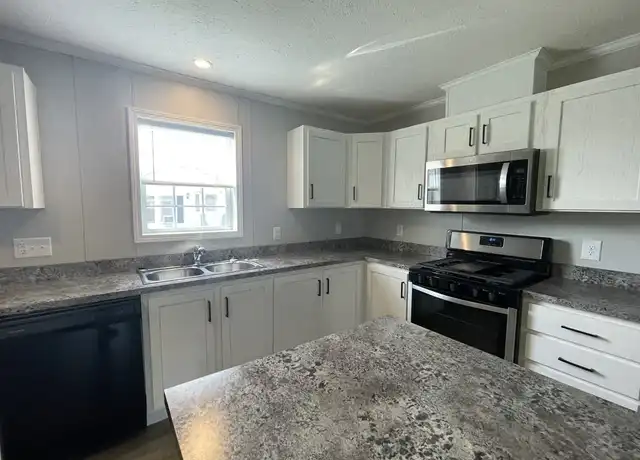 Property at 69 Ashley Cir Unit 69, Swartz Creek, MI, 48473, 4 beds, 2 baths, [object Object]