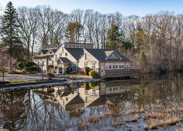 Photo of 3595 Post Rd, Warwick, RI 02886