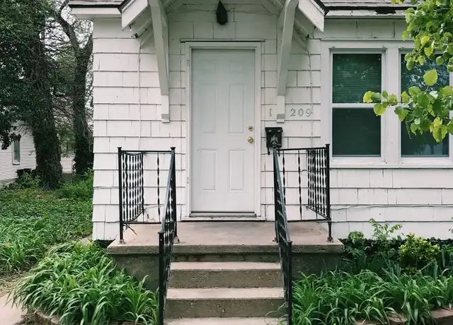 Property at 209 W 8th Ave Apt 1, Hutchinson, KS, 67501, 1 bed, 1 bath, [object Object]