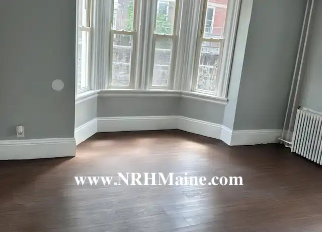 Property at 34 College St Unit 2, Lewiston, ME, 04240, 1 bed, 1 bath, [object Object]