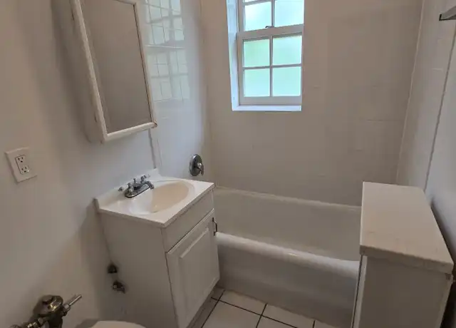 Property at 1454 Oak Ave Unit 2E, Evanston, IL, 60201, 1 bed, 1 bath, [object Object]