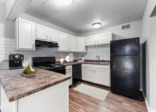 Photo of 8951 Reeder St, Overland Park, KS 66214