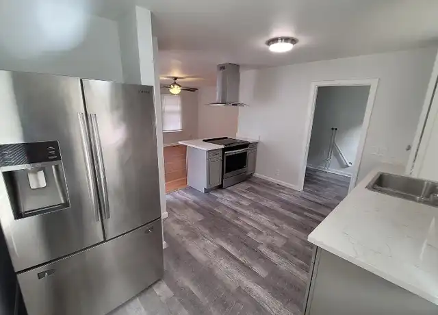 Property at 516 3rd Ave S, Kent, WA, 98032, 2 beds, 1 bath, [object Object]