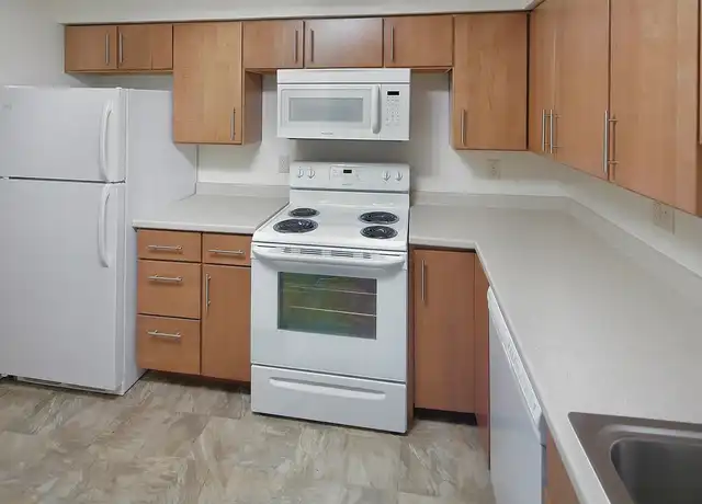 Property at Oxford Apartments - 15 Sumner St, Stoughton, MA, 02072, 1 bed, 1 bath, [object Object]