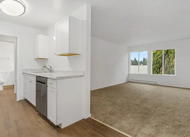Photo of 13831 NE 8th St, Bellevue, WA 98005