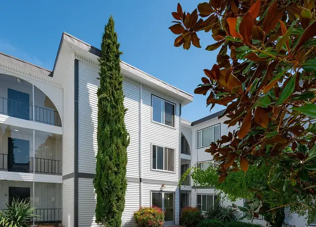 Photo of 13831 NE 8th St, Bellevue, WA 98005