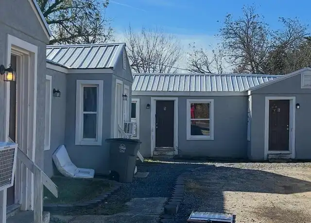 Property at 407 Henry St #5, Hot Springs, AR, 71901, 1 bed, 1 bath, [object Object]