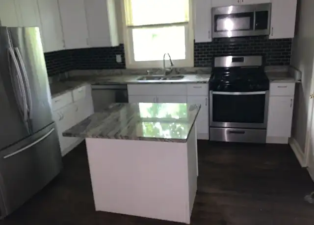 Property at 552A E Linus St, Milwaukee, WI, 53207, 4 beds, 2 baths, [object Object]