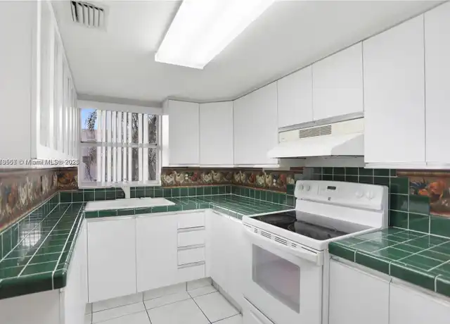 Property at 200 NW 87th Ave Unit J204, Miami, FL, 33172, 1 bed, 1.5 baths, [object Object]
