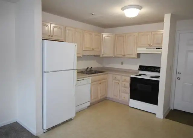 Property at 73 E Broadway Unit J, Derry, NH, 03038, 1 bed, 1 bath, [object Object]