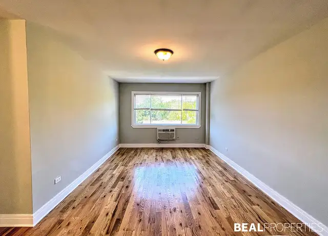 Photo of 696 Elm Pl, Highland Park, IL 60035
