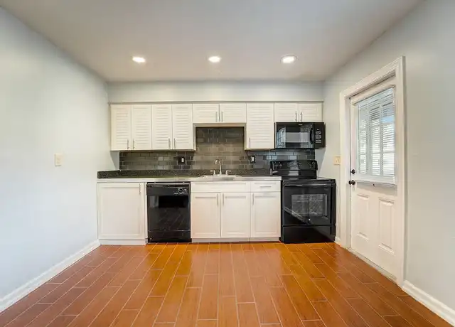 Property at Flats At Seminole Heights - 4111 N Poplar Ave, Tampa, FL, 33603, 1 bed, 1 bath, [object Object]