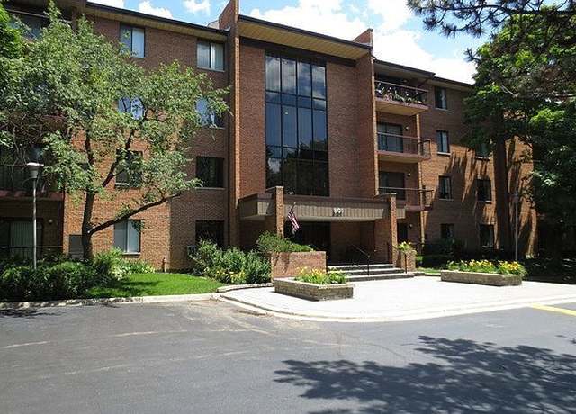 Photo of 801 79th St #302, Darien, IL 60561