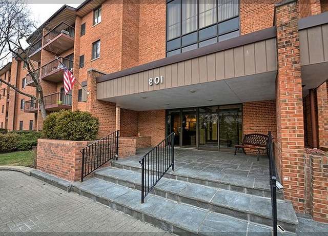 Photo of 801 79th St #302, Darien, IL 60561