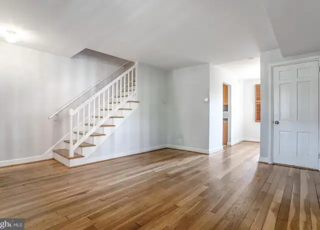 Property at 2925 S Dinwiddie St, Arlington, VA, 22206, 2 beds, 1 bath, [object Object]