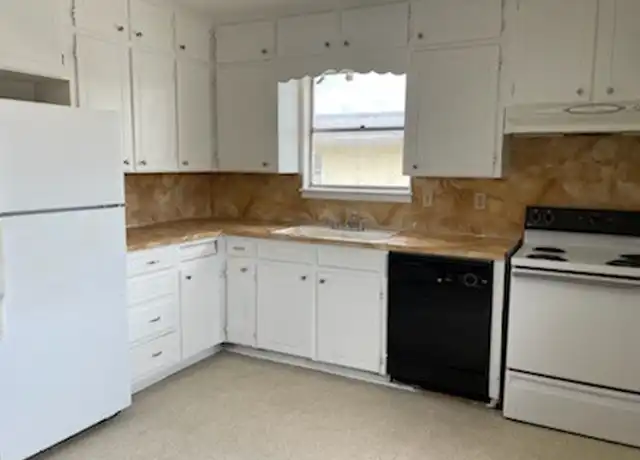Property at 1067 Linde Ave, New Braunfels, TX, 78130, 2 beds, 1 bath, [object Object]