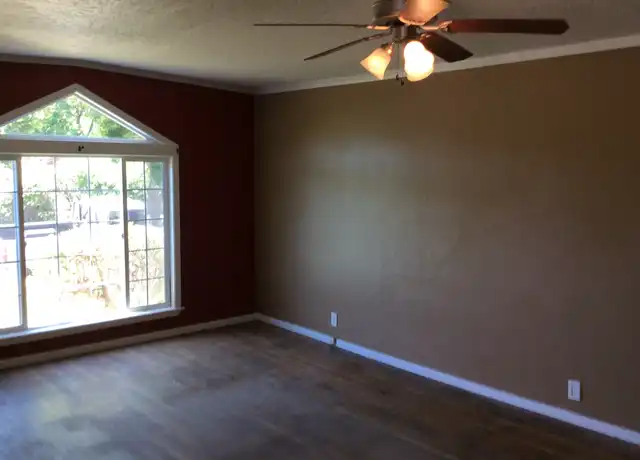 Property at 1331 NW Hawthorne Ave, Grants Pass, OR, 97526, 2 beds, 1 bath, [object Object]