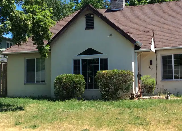 Property at 1331 NW Hawthorne Ave, Grants Pass, OR, 97526, 2 beds, 1 bath, [object Object]