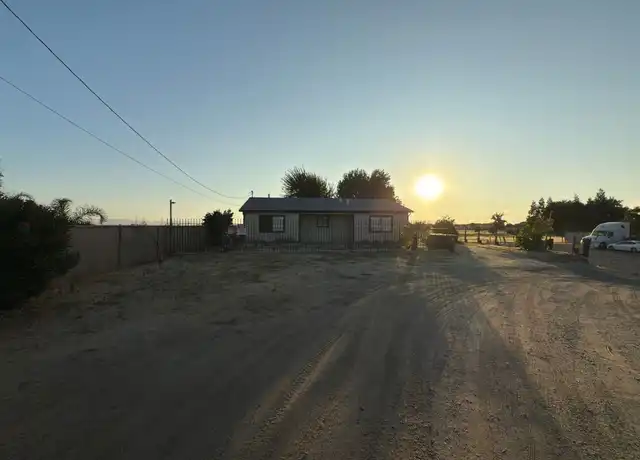 Property at 375 S Airport Way, Manteca, CA, 95337, 3 beds, 1 bath, [object Object]