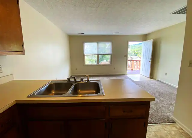 Property at 815 Western Rd Unit 4, Waynesboro, VA, 22980, 1 bed, 1 bath, [object Object]
