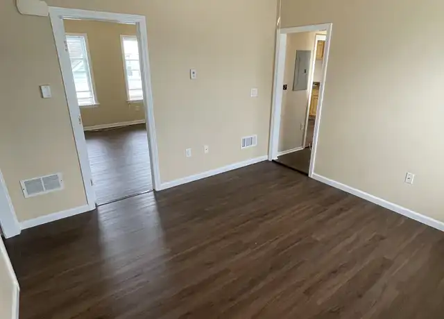 Property at 207 6th St Unit 3, Bridgeport, CT, 06607, 3 beds, 1 bath, [object Object]