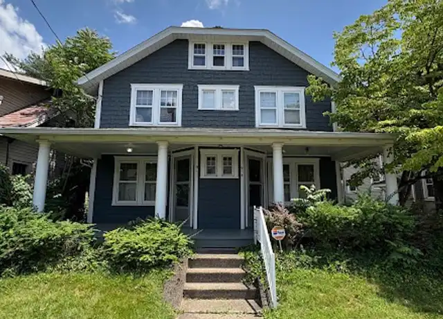 Property at 914 Broad Ave NW, Canton, OH, 44708, 2 beds, 1 bath, [object Object]