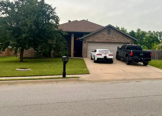 Property at 1605 Abraham Dr, Siloam Springs, AR, 72761, 4 beds, 2 baths, [object Object]