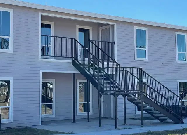 Property at 405 W Santa Clara St, Hebbronville, TX, 78361, 1 bed, 1 bath, [object Object]