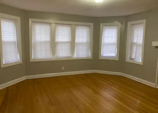 Property at 7822 S Kingston Ave Unit 1, Chicago, IL, 60649, 3 beds, 1 bath, [object Object]
