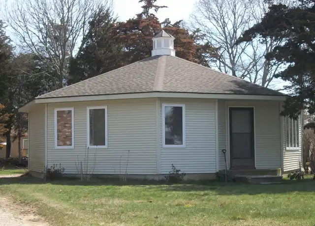 Property at 55 Kimball Ave, Westerly, RI, 02891, 2 beds, 1 bath, [object Object]