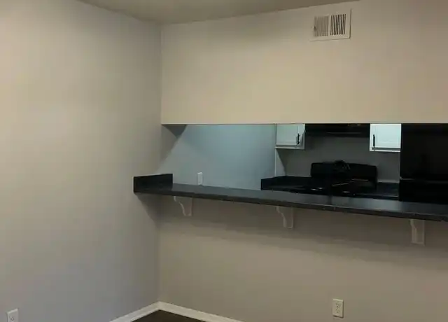 Property at 5810 Meadows Dr Unit 5704G, Fort Wayne, IN, 46804, 1 bed, 1 bath, [object Object]