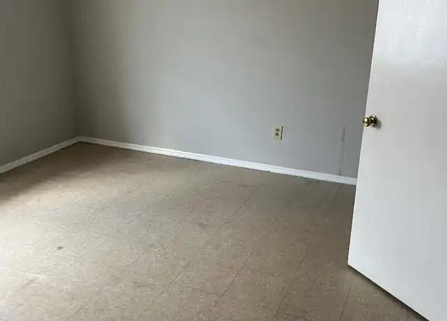 Property at 2200 Pearce Ave Unit 1, Albany, GA, 31705, 1 bed, 1 bath, [object Object]