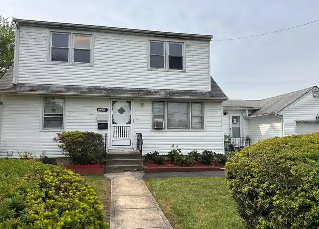 Property at 1239 4th St, West Babylon, NY, 11704, 2 beds, 1 bath, [object Object]