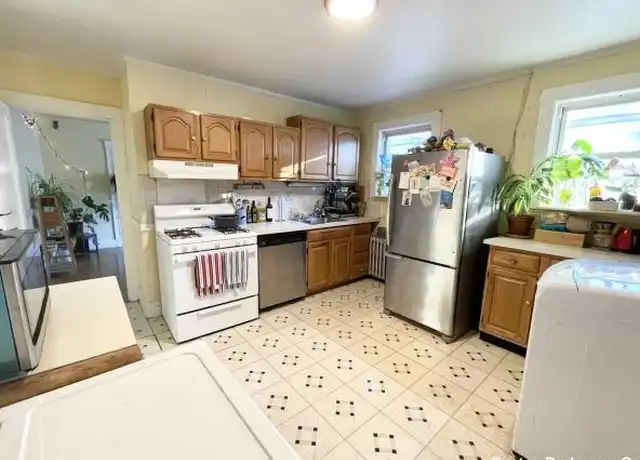 Property at 16 Mason St, Hyde Park, MA, 02136, 3 beds, 1 bath, [object Object]