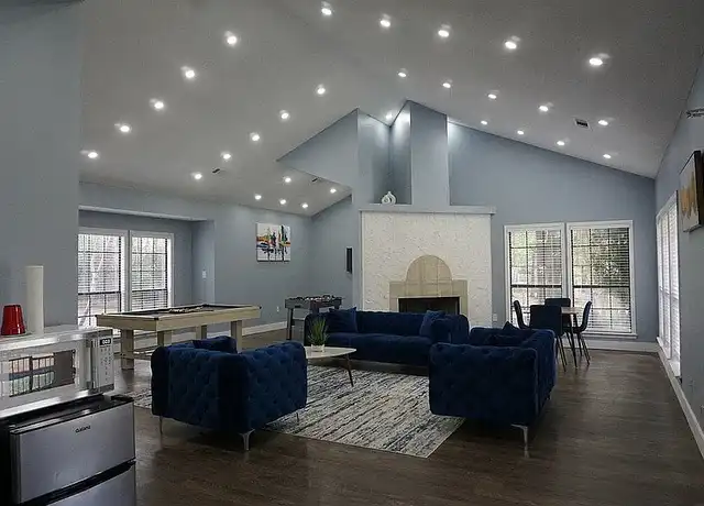 Property at Brentwood Apartments - 1835 Sycamore View Rd, Memphis, TN, 38134, 2 beds, 2 baths, [object Object]