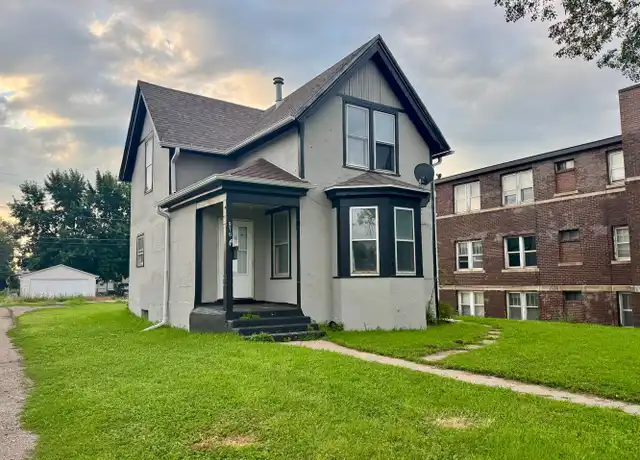 Property at 916 S Paxton St, Sioux City, IA, 51106, 3 beds, 1.5 baths, [object Object]