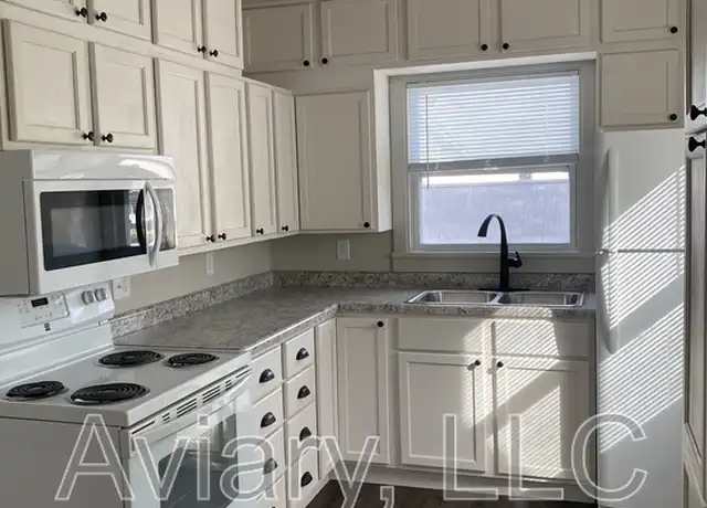 Property at 201 W Jefferson Ave Unit 2, Fairfield, IA, 52556, 2 beds, 1 bath, [object Object]