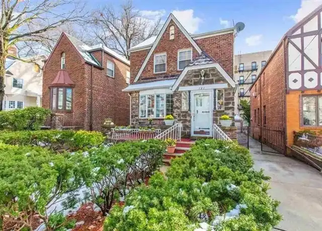 Property at 121 Bentley Ave, Jersey City, NJ, 07304, 3 beds, 3.5 baths, [object Object]