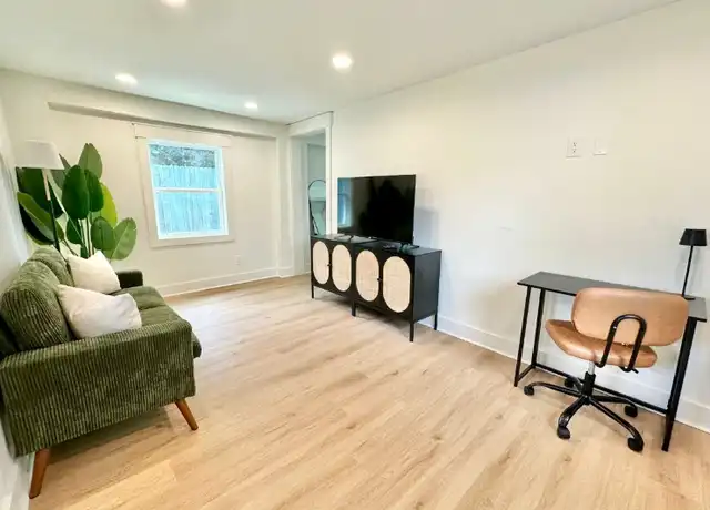 Property at 1313 Live Oak St, Savannah, GA, 31404, 2 beds, 1 bath, [object Object]