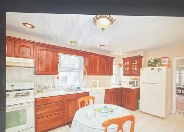 Property at 29 Dartmouth St Unit 29, Watertown, MA, 02472, 2 beds, 1 bath, [object Object]
