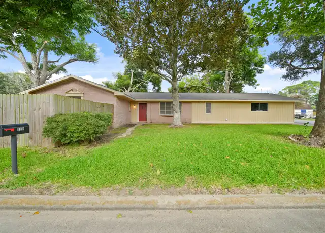 Property at 900 S Anderson St, Angleton, TX, 77515, 4 beds, 1 bath, [object Object]